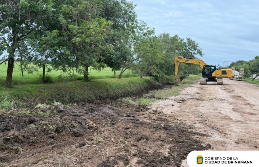 Continúa la limpieza de canales